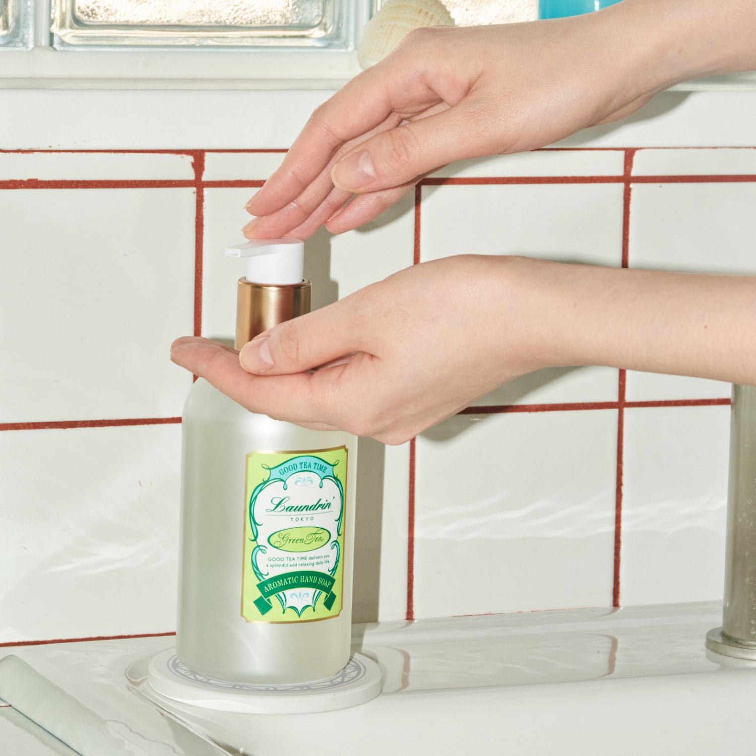 アロマティックハンドソープ グリーンティーの香り 320mL – Laundrin